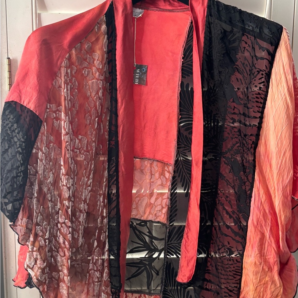 Yala Black and Red Women's over wrap large kimono style - Picture 2 of 5
